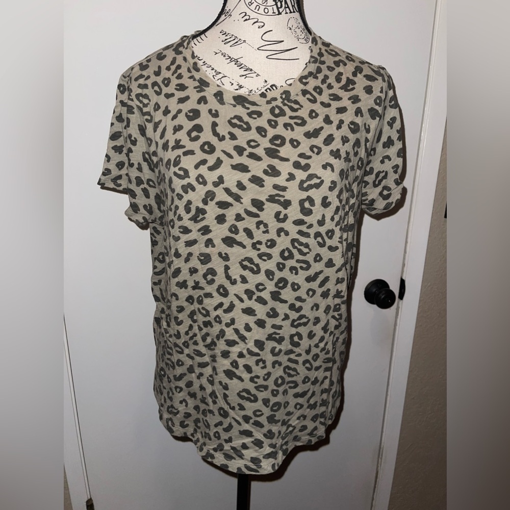 women’s tee